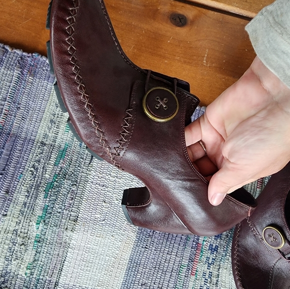 Clarks Indigo slip on comfort heels bendable brown 10m button detail - Picture 13 of 13